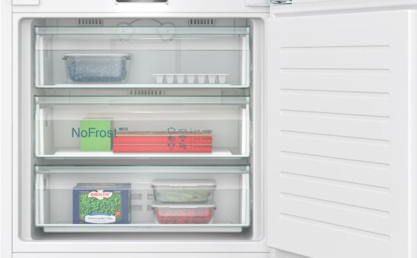 SIEMENS iQ500 BUILT-IN FRIDGE FREEZER - Image 4